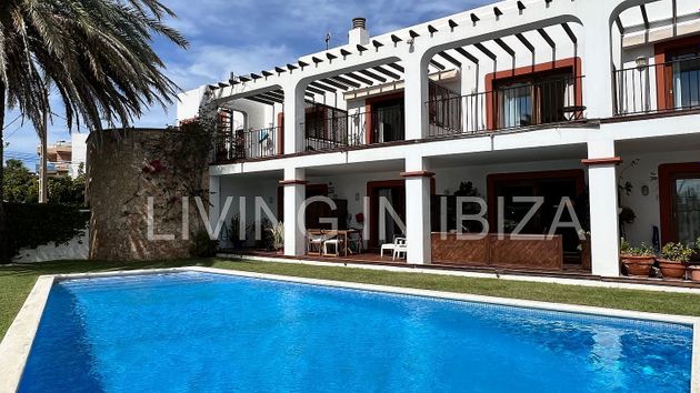Foto 1 de Casa adossada en venda a Marina Botafoc - Platja de Talamanca de 2 habitacions amb terrassa i piscina