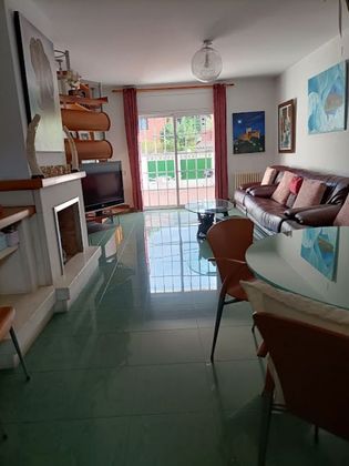 Foto 2 de Chalet en venta en La Pineda de 4 habitaciones con garaje
