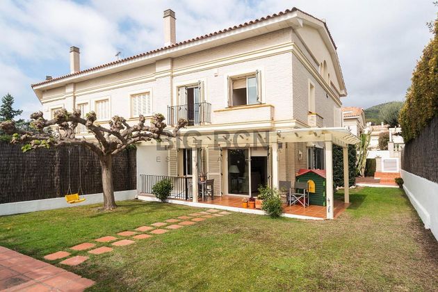 Foto 2 de Casa adossada en venda a Premià de Dalt de 7 habitacions amb terrassa i piscina