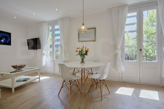 Foto 1 de Piso en venta en Provençals del Poblenou de 2 habitaciones con balcón y aire acondicionado