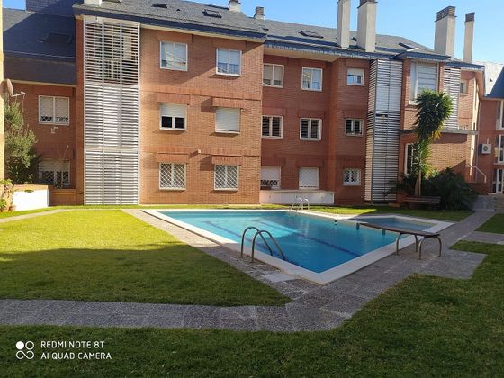 Foto 1 de Dúplex en venta en Vallcarca i els Penitents de 6 habitaciones con terraza y piscina
