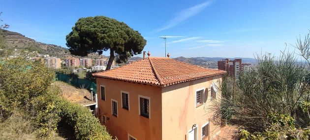 Foto 2 de Chalet en venta en Vallcarca i els Penitents de 5 habitaciones con terraza y garaje