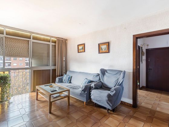 Foto 1 de Àtic en venda a La Verneda i la Pau de 3 habitacions amb balcó i ascensor