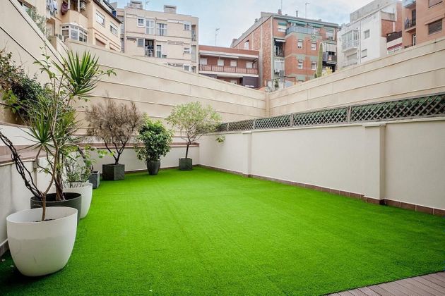 Foto 1 de Dúplex en venta en El Guinardó de 4 habitaciones con terraza y balcón