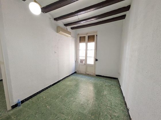 Foto 1 de Venta de piso en El Raval de 4 habitaciones con balcón y aire acondicionado