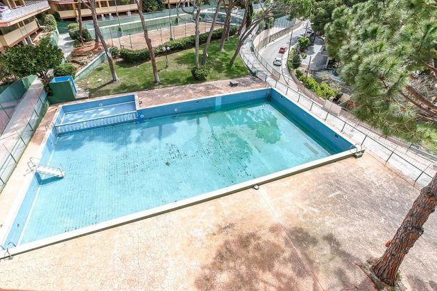 Foto 2 de Pis en venda a El Poal de 4 habitacions amb terrassa i piscina