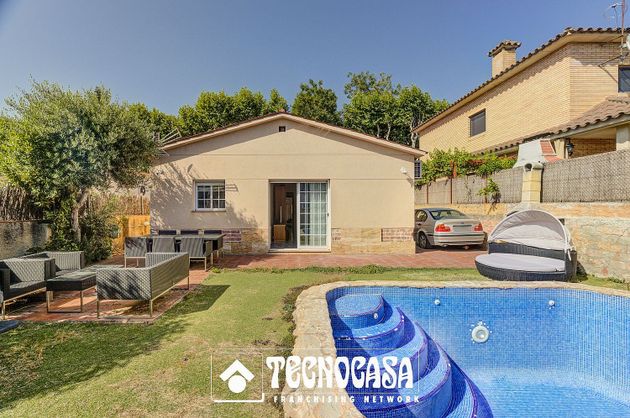 Foto 1 de Casa en venda a Mira-sol de 3 habitacions amb piscina i garatge