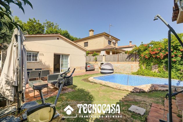 Foto 2 de Casa en venta en Mira-sol de 3 habitaciones con piscina y garaje