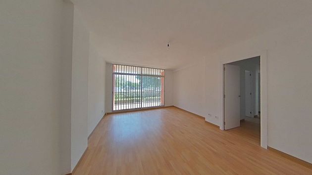 Foto 2 de Piso en alquiler en El Naranjo de 3 habitaciones con terraza y ascensor
