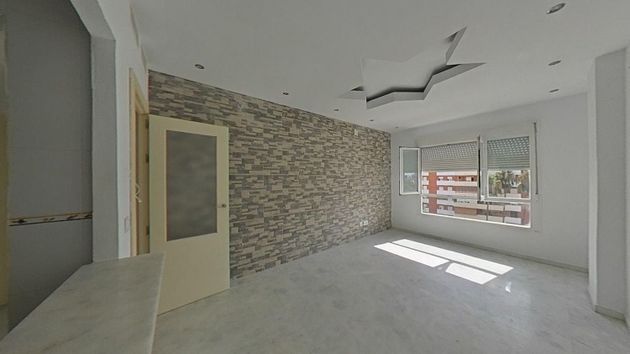 Foto 2 de Alquiler de piso en Palacio de Congresos - Urbadiez - Entrepuentes de 1 habitación con aire acondicionado y ascensor