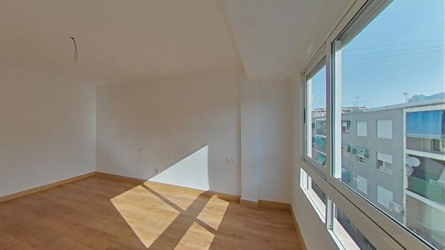 Foto 2 de Alquiler de piso en Villajoyosa ciudad de 2 habitaciones con terraza y balcón