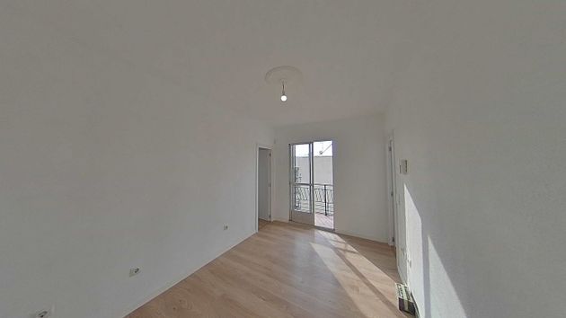 Foto 2 de Alquiler de piso en Butarque de 2 habitaciones con terraza