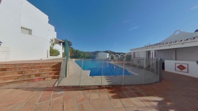 Foto 1 de Alquiler de dúplex en Cabo Pino - Reserva de Marbella de 1 habitación con terraza y piscina
