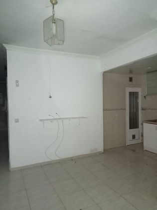 Foto 2 de Pis en venda a calle De Cienfuegos de 3 habitacions amb ascensor