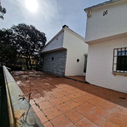 Foto 2 de Xalet en venda a La Navata de 4 habitacions amb terrassa i piscina