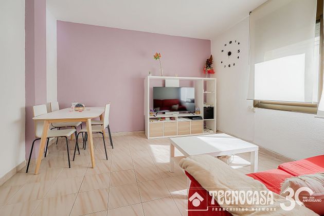 Foto 2 de Piso en venta en Sant Andreu de Palomar de 4 habitaciones y 75 m²