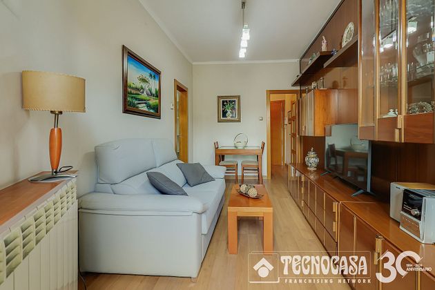 Foto 2 de Piso en venta en Sant Andreu de Palomar de 2 habitaciones con balcón y calefacción