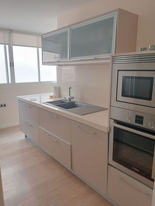 Foto 2 de Àtic en venda a Centro - Almería de 3 habitacions amb terrassa i aire acondicionat