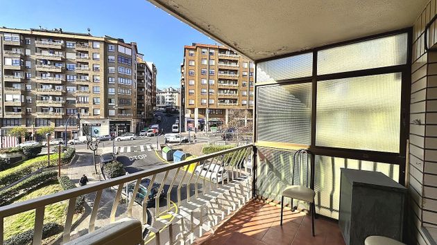 Foto 2 de Pis en venda a calle Zuberoa de 4 habitacions amb terrassa i calefacció