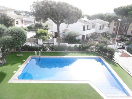 Foto 2 de Venta de casa en Fenals de 7 habitaciones con terraza y piscina