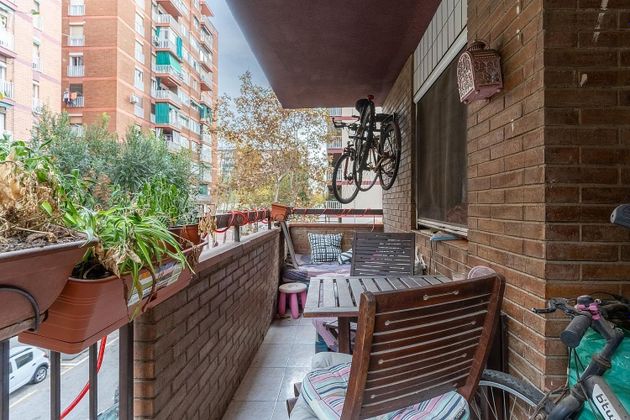 Foto 1 de Piso en venta en La Verneda i la Pau de 4 habitaciones con terraza y balcón