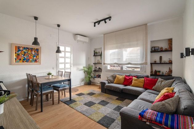 Foto 1 de Ático en venta en El Baix Guinardó de 3 habitaciones con terraza y aire acondicionado