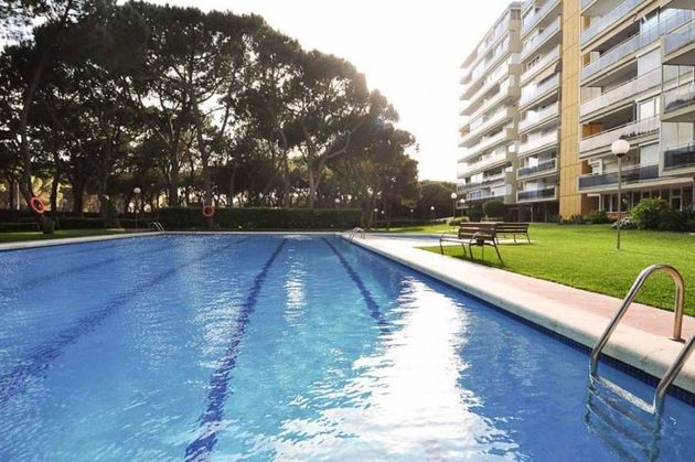 Foto 1 de Piso en venta en Gavà Mar de 2 habitaciones con terraza y piscina