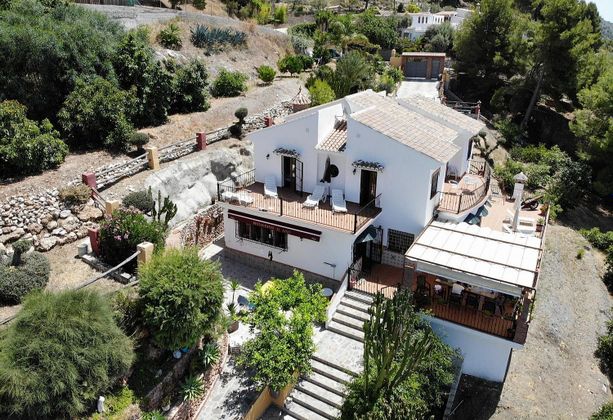 Foto 1 de Casa rural en venta en Frigiliana de 7 habitaciones con terraza y piscina