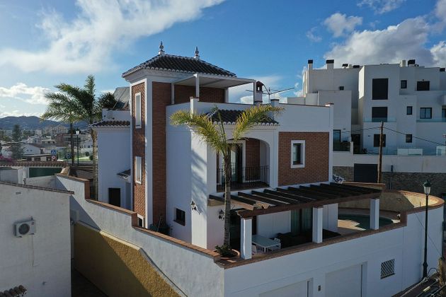 Foto 2 de Xalet en venda a avenida Chimenea de 4 habitacions amb terrassa i piscina