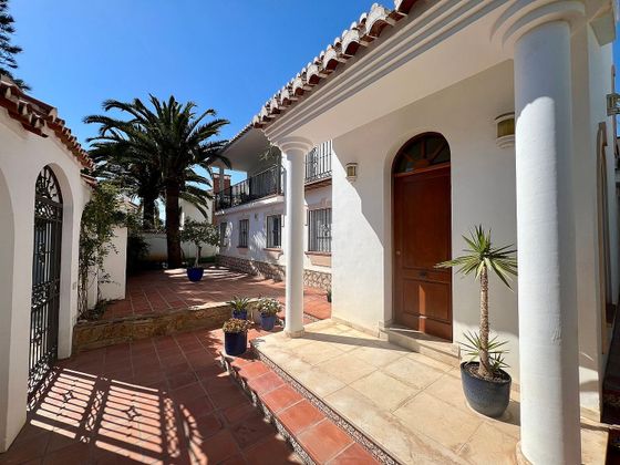 Foto 1 de Chalet en venta en Nueva Nerja - Burriana de 4 habitaciones con terraza y piscina