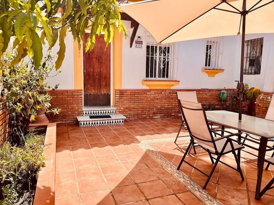 Foto 2 de Alquiler de chalet en Girón - Las Delicias - Tabacalera de 3 habitaciones con terraza y jardín