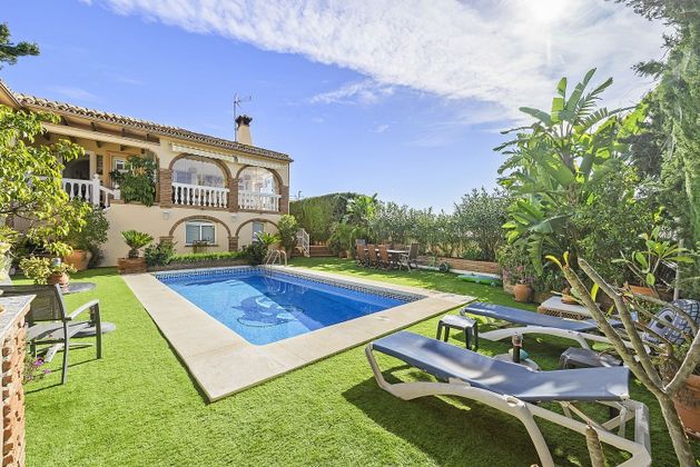 Foto 1 de Xalet en venda a El Faro de Calaburra - Chaparral de 4 habitacions amb terrassa i piscina