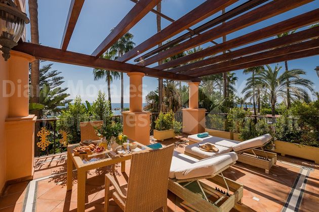 Foto 2 de Dúplex en venda a Puerto Banús de 5 habitacions amb terrassa i piscina