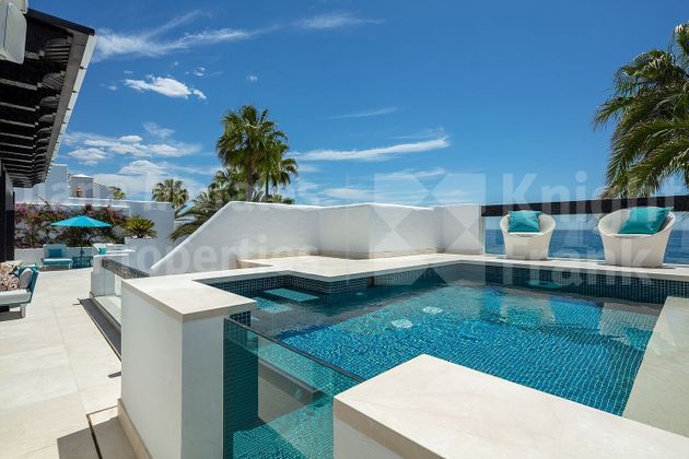 Foto 1 de Venta de ático en Lomas de Marbella Club - Puente Romano de 6 habitaciones con terraza y piscina