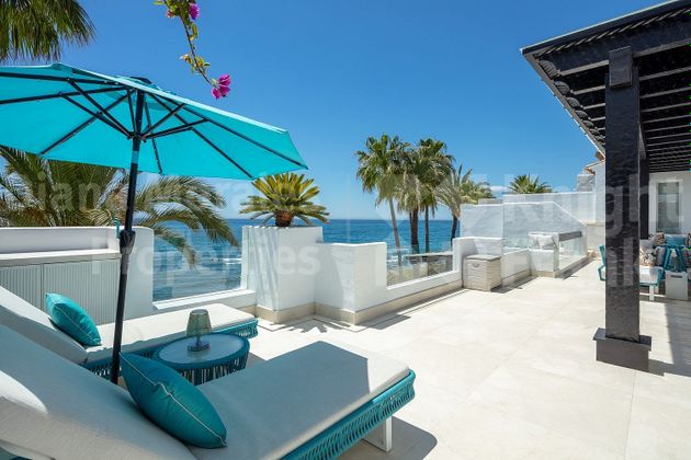 Foto 2 de Àtic en venda a Lomas de Marbella Club - Puente Romano de 6 habitacions amb terrassa i piscina