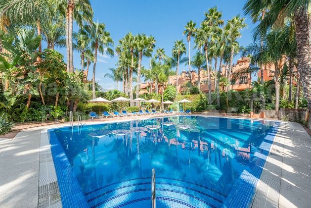 Foto 2 de Venta de casa en Lomas de Marbella Club - Puente Romano de 4 habitaciones con terraza y piscina