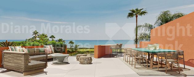 Foto 1 de Ático en venta en Los Monteros - Bahía de Marbella de 4 habitaciones con terraza y piscina