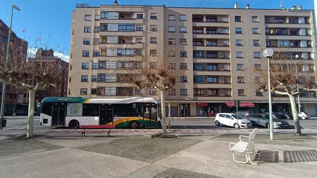 Foto 1 de Venta de piso en calle De Irunlarrea de 4 habitaciones con terraza y garaje