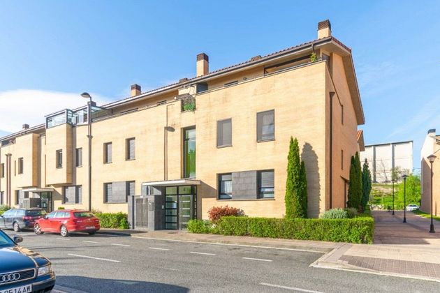 Foto 1 de Dúplex en venda a calle Concejo de Zabalegui de 3 habitacions amb terrassa i garatge