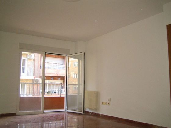 Foto 2 de Piso en alquiler en Camino de Ronda - Rosaleda de 3 habitaciones con garaje y balcón