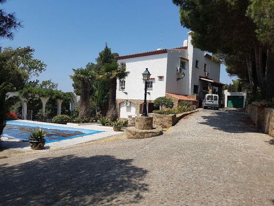 Foto 2 de Chalet en venta en calle Pujada Al Puigrom de 5 habitaciones con terraza y piscina
