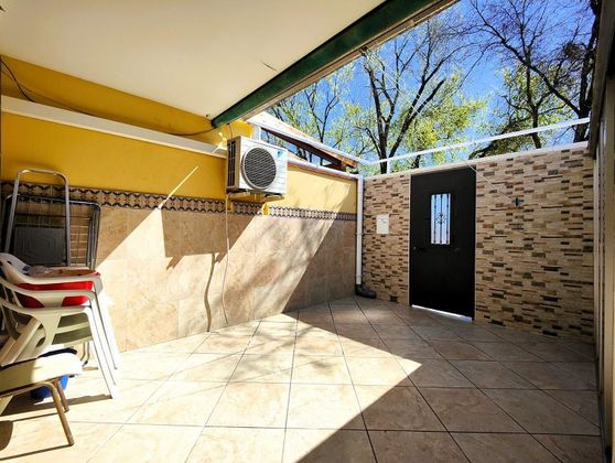 Foto 2 de Venta de casa adosada en Entrevías de 3 habitaciones con terraza y aire acondicionado