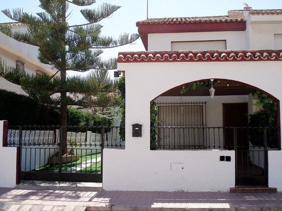 Foto 1 de Casa en venta en Puerto de Mazarrón de 4 habitaciones con terraza y garaje