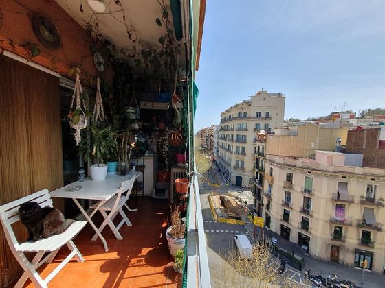 Foto 1 de Venta de piso en El Poble Sec - Parc de Montjuïc de 3 habitaciones con terraza y balcón