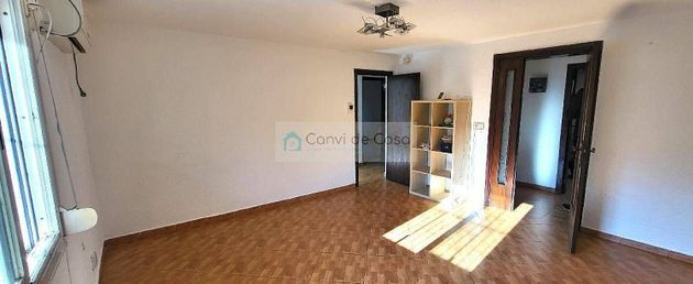 Foto 2 de Piso en venta en Espronceda - Campoamor - Santa Pau de 3 habitaciones con aire acondicionado