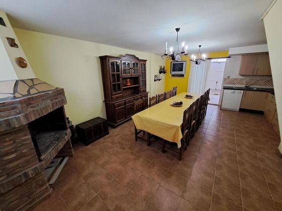 Foto 2 de Casa adossada en venda a calle Teruel de 3 habitacions amb terrassa i garatge