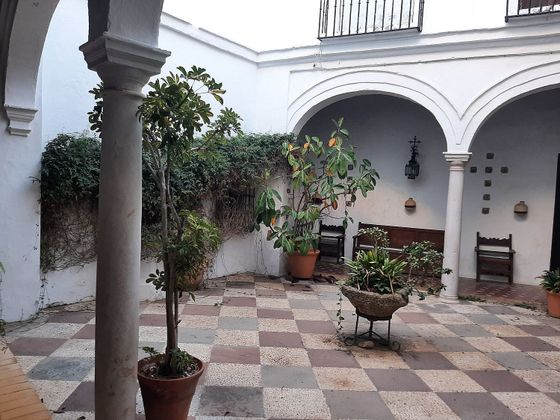 Foto 2 de Xalet en venda a V Centenario-Piletas-Capuchinos de 13 habitacions amb terrassa i garatge