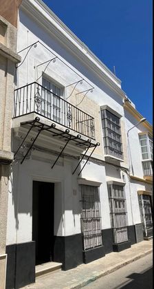 Foto 2 de Casa adossada en venda a Centro-Calzada-Cabo Noval de 6 habitacions amb terrassa i piscina