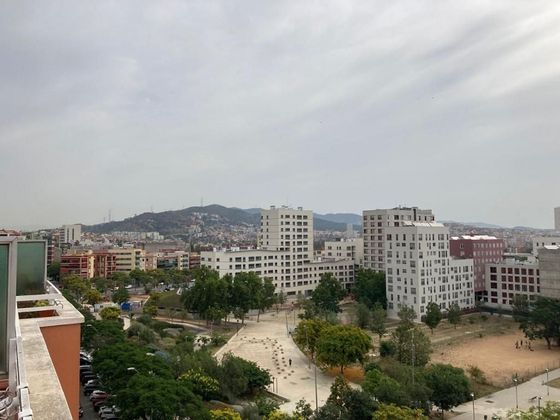 Foto 1 de Piso en venta en Sant Andreu de Palomar de 3 habitaciones con terraza y aire acondicionado