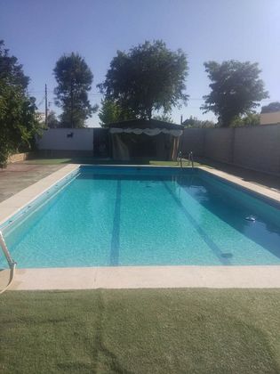 Foto 2 de Chalet en venta en Escalona de 4 habitaciones con terraza y piscina